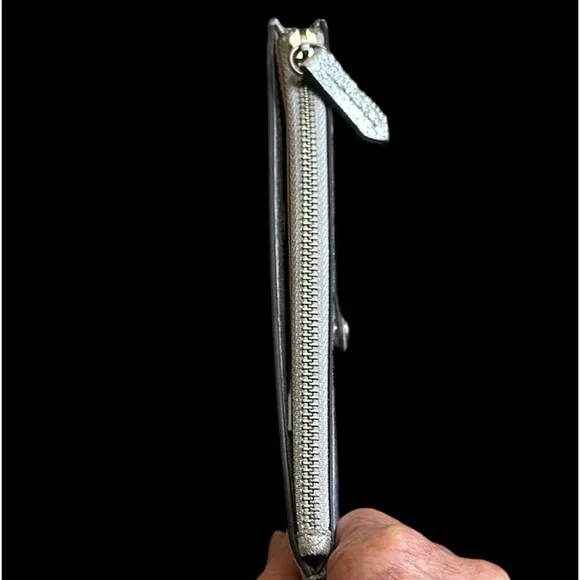 Antonio Melani Silver RFID Credit Card Wallet With Zip Pocket, Slip Pocket NWT - Picture 5 of 14